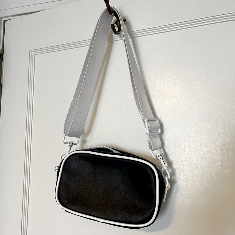 Crossbody adjustable strap bag, Black/White